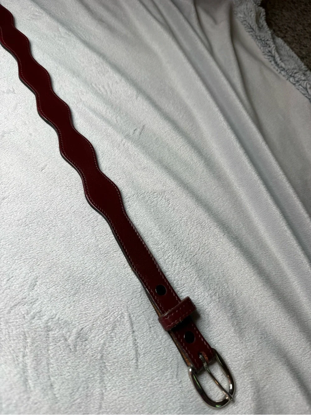 Vintage Dun Dee scalloped leather belt in a deep burgundy/maroon size 34